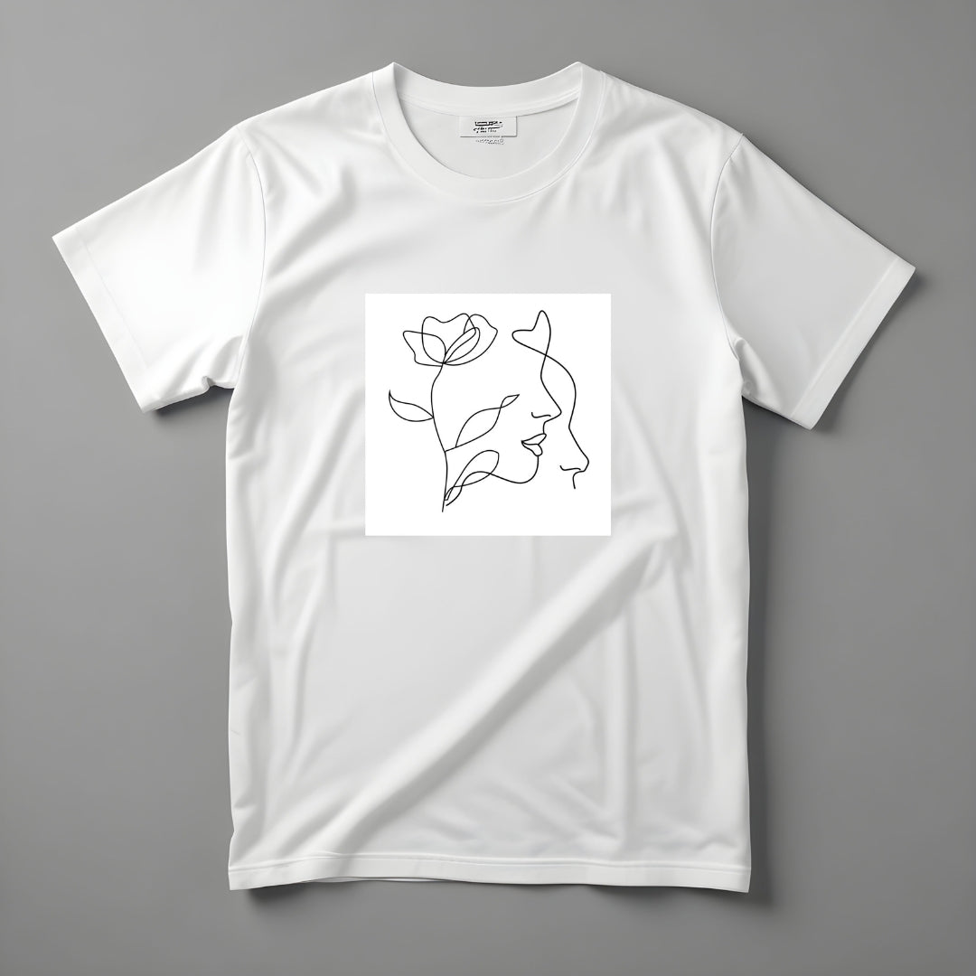 Biele tričko Kiskedves Line Art rozložené, s profilom a kvetom, na sivom pozadí.