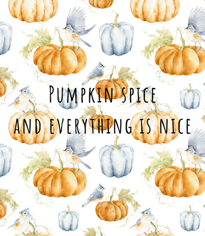 Štítok sviečky Pumpkin Spice „Pumpkin spice and everything is nice“: akvarelový vzor tekvíc a vtáčikov