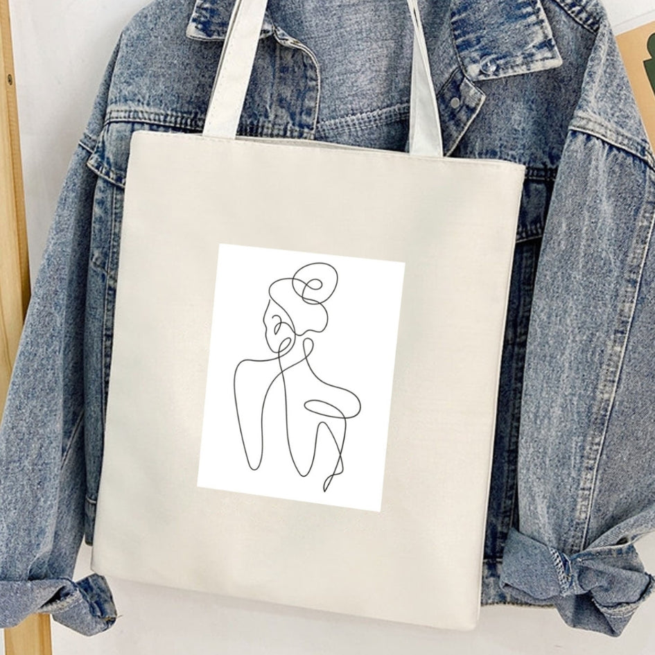 Plátená taška Kiskedves Line Art s postavou zozadu, pred rifľovou bundou.